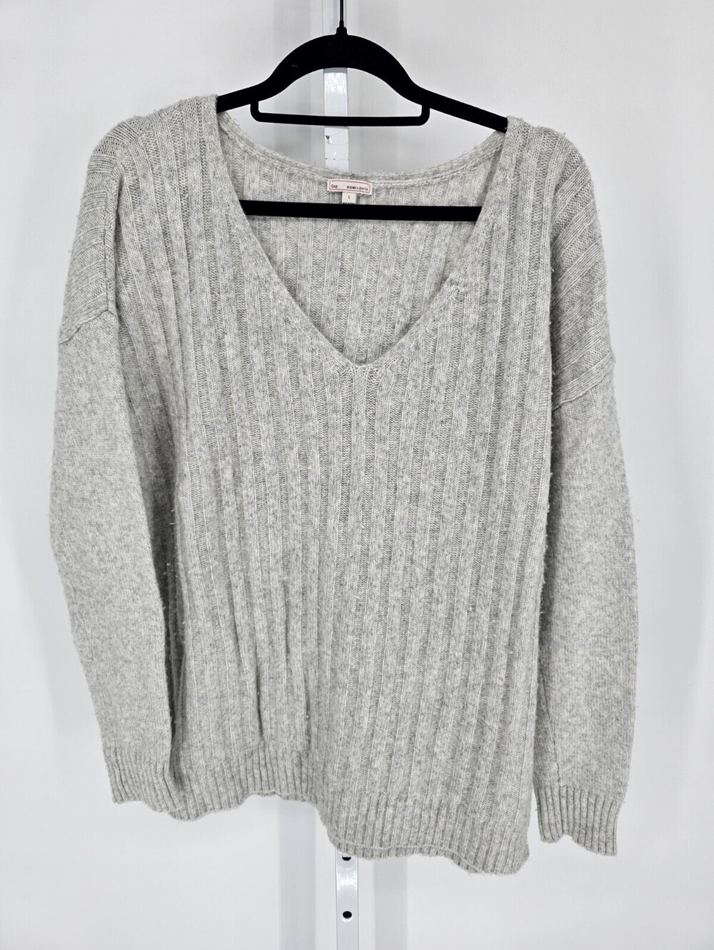 Gap Womens Sz L Loose Fit V Neck Sweater Light Gray Super Soft
